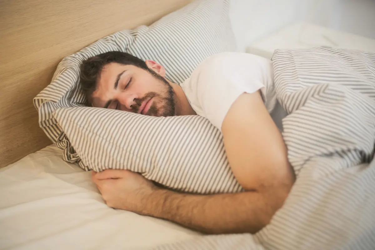 Mieux dormir naturellement avec la chaleur : 10 astuces simples